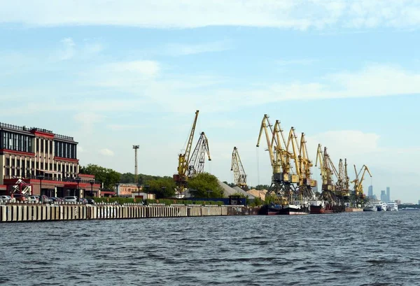 Der nördliche Flusshafen am Khimki-Stausee in Moskau — Stockfoto