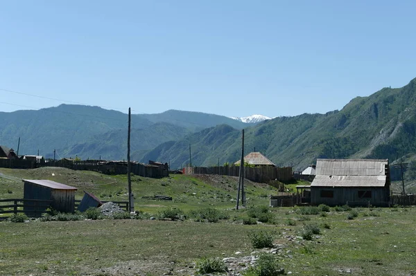 アルタイ共和国で Inia の山村 — ストック写真