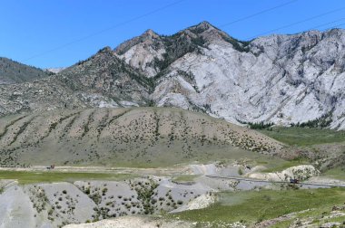  Chuysky yolu Chuysko-Katun Vadisi bölgesinde. Dağ altay