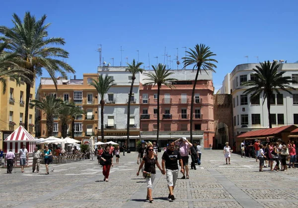 Cadiz Spanien Juli 2011 Tourists Torget Den Forntida Hav Staden — Stockfoto
