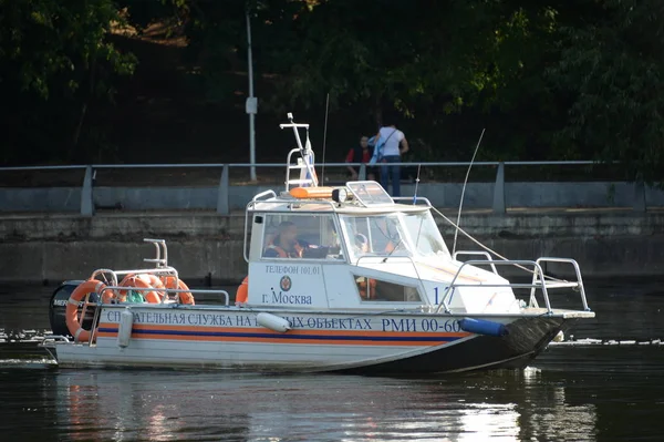  Devriye botu Emercom Rusya Moskova Nehri üzerinde