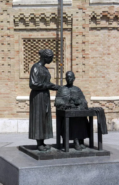 Cadiz Espagne Juillet 2011 Sculpture Dans Rue Vieille Ville Maritime — Photo