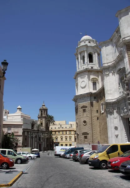 Na náměstí se nachází v centru města Cádiz pravěkého moře. — Stock fotografie