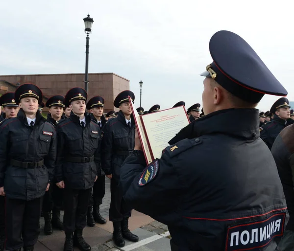 Cadetti della legge di Mosca Università del Ministero degli Affari interni della Russia prestare giuramento — Foto Stock