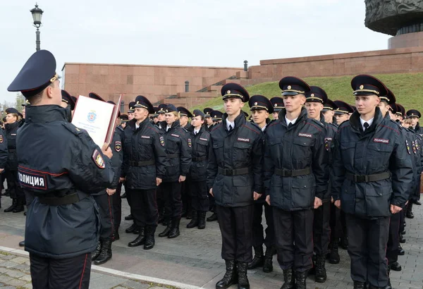Öğrenciler Üniversite Rusya İç İşleri Bakanlığı'nın Moskova hukukun yemini — Stok fotoğraf
