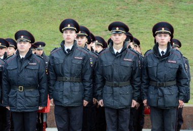   Öğrenciler Moskova Üniversitesi Hukuk Bakanlığı iç işleri, Rusya tören binasında polis