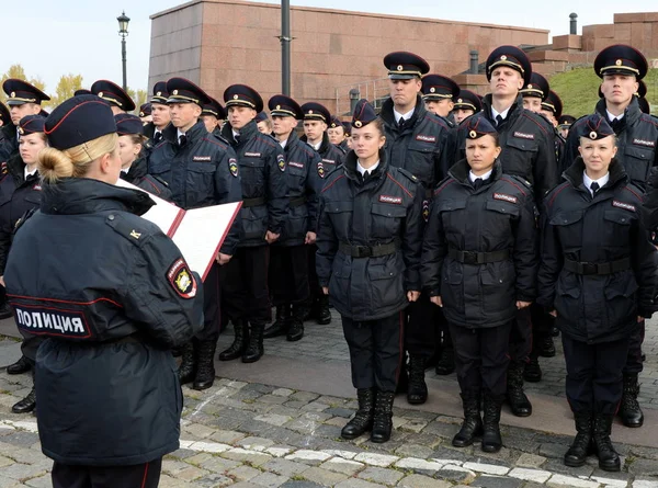 Cadetes de la ley de Moscú Universidad del Ministerio de Asuntos Internos de Rusia toman el juramento — Foto de Stock