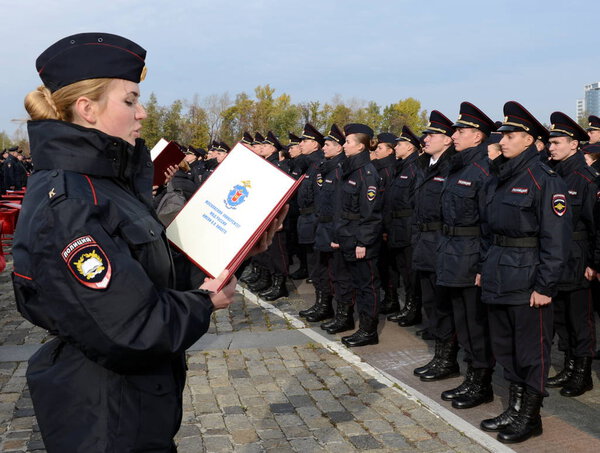  Курсанты Московского юридического университета МВД России приносят присягу
 