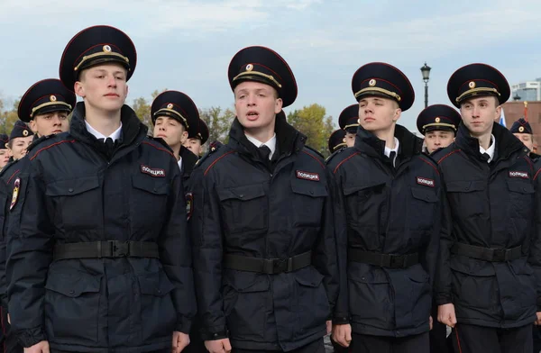 На параде курсантов милиции на Поклонной горе в Москве — стоковое фото