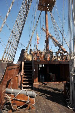  Gemi direği üzerinde İspanyol kalyon