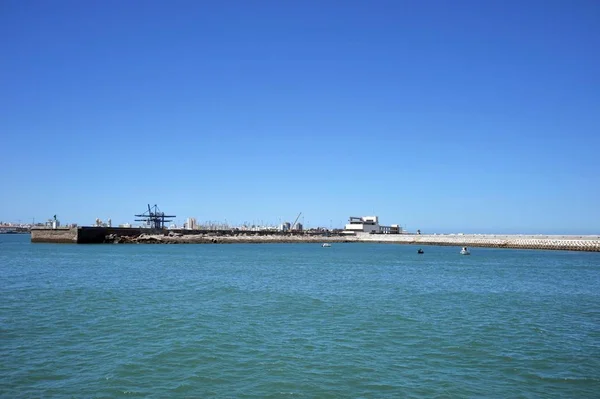 西班牙加的斯 2011年7月8日 海滨城市加的斯湾码头 — 图库照片