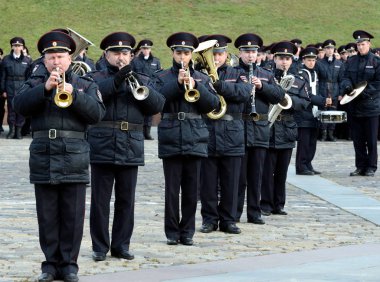  Polis bando müzisyenler Poklonnaya Hill Moskova gerçekleştirmek