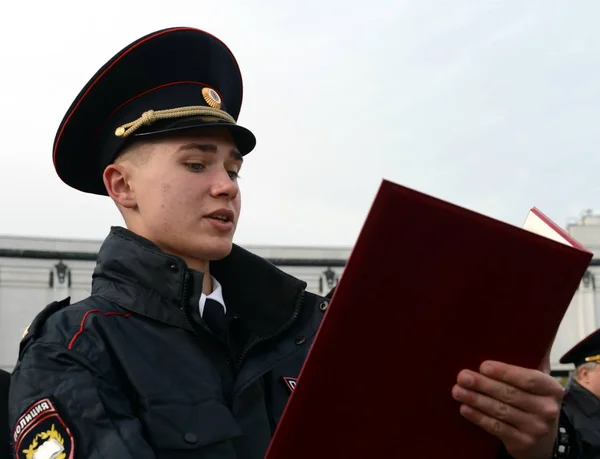 Fazendo o juramento de cadetes de polícia da Universidade de Direito do Ministério dos Assuntos Internos da Rússia — Fotografia de Stock