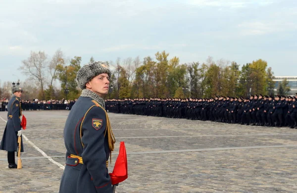 Le soldat linéaire du régiment séparé du commandant Preobrazhensky sur la colline Poklonnaya de Moscou — Photo