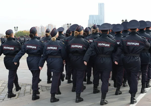 Polícia marchando no desfile — Fotografia de Stock