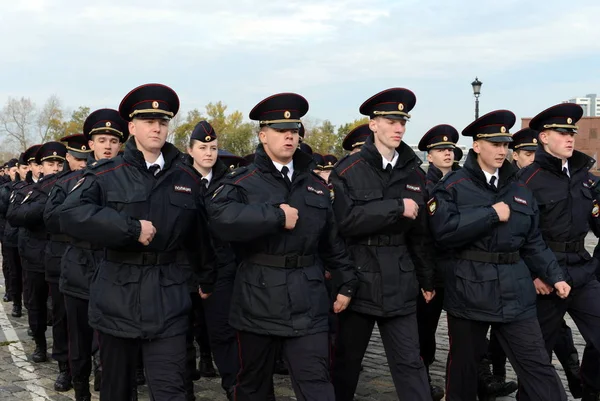 V průvodu policejní kadety na hoře díků v Moskvě — Stock fotografie