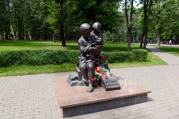 Monumento a los niños de guerra en Vitebsk — Foto de Stock