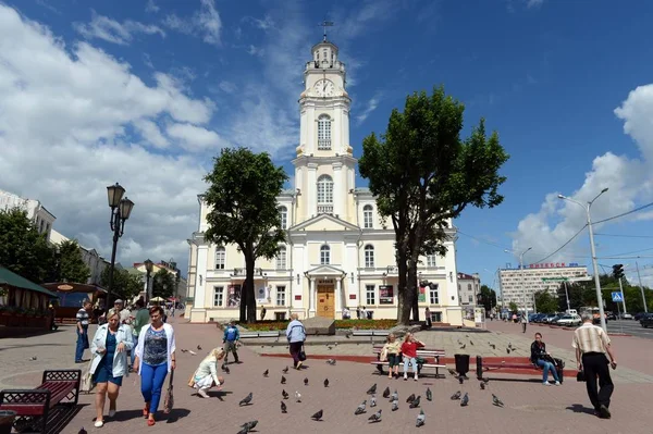 Stadhuisplein in het historische deel van Vitebsk — Stockfoto