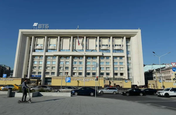 Vtb-Bankgebäude in der Myasnitskaja Straße in Moskau — Stockfoto