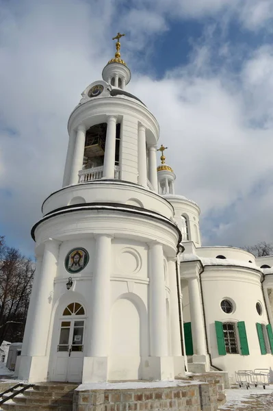 Iglesia de la Vlacherna Icono de la Madre de Dios en el Parque Kuzminki Moscú — Foto de Stock