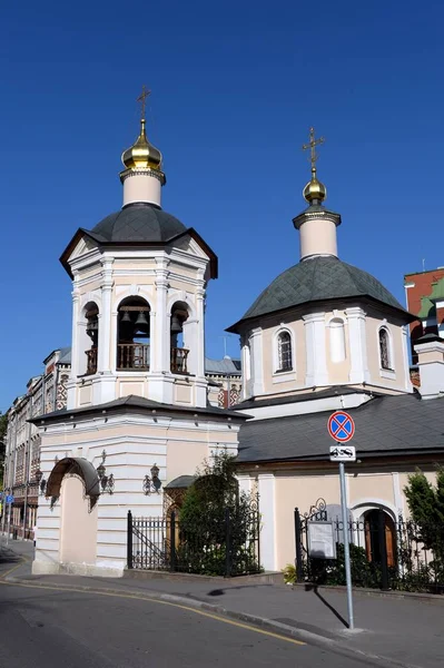 Храм преп. Сергия Радонежского в Крапивниках в Москве — стоковое фото