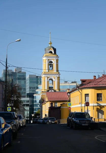 Монастырь Богородицы на Рождественской улице в Москве — стоковое фото