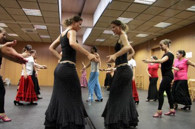 Cadiz, İspanya - 6 Temmuz 2011: Dans salonu sınıflarda Flamenko Sanat Merkezi 