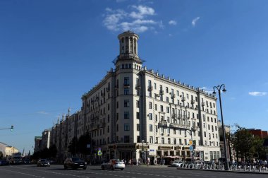 Moskova, Rusya - 10 Ağustos 2018: Tverskaya Street, Moskova'da 17 Bina eski