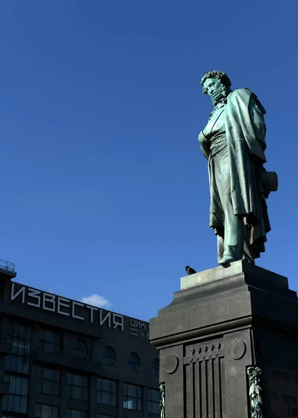 러시아의 위대 한 시인 알렉산드르 푸시킨에게 바치는 기념비, 모스크바 에서 — 스톡 사진