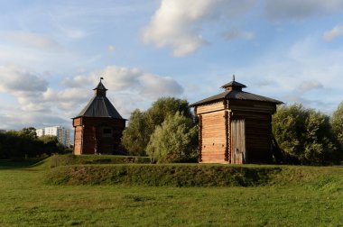 Moskova, Rusya - 30 Eylül 2018: Sumy Ostrog moss kule ve Moskova'da Kolomna şehir Bratsk Ostrog Kulesi