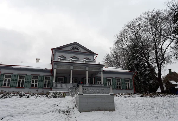 A casa senhorial principal no museu-reserva Abramtsevo — Fotografia de Stock