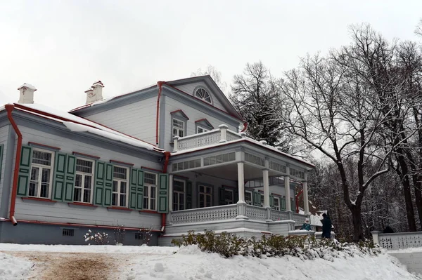   Ana manor house Müzesi-rezerv Abramtsevo içinde