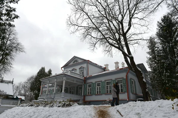  Ana manor house Müzesi-rezerv Abramtsevo içinde