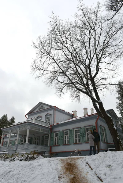   Ana manor house Müzesi-rezerv Abramtsevo içinde
