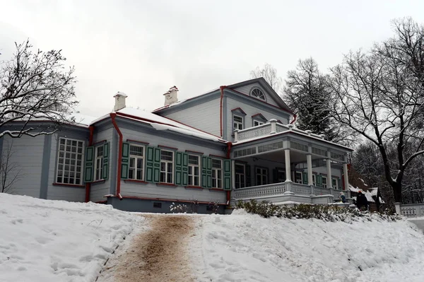   Ana manor house Müzesi-rezerv Abramtsevo içinde