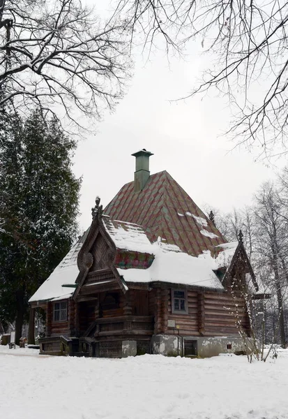Badhuis in de museum-reserve-Abramtsevo. Moskou regio. Sergiev Posad district — Stockfoto