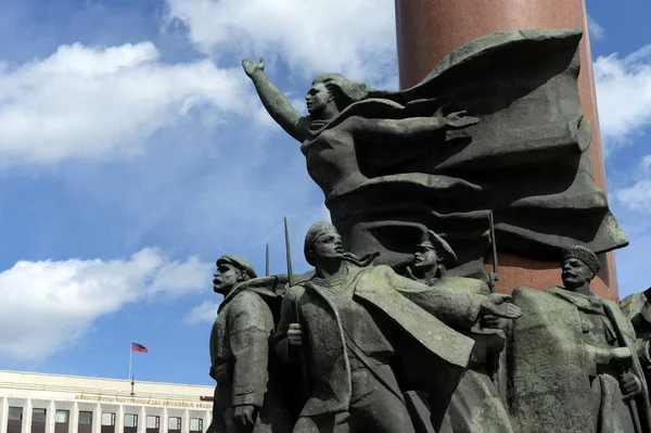 Fragment van Vladimir Lenin op Moscows Kaloega vierkante monument — Stockfoto
