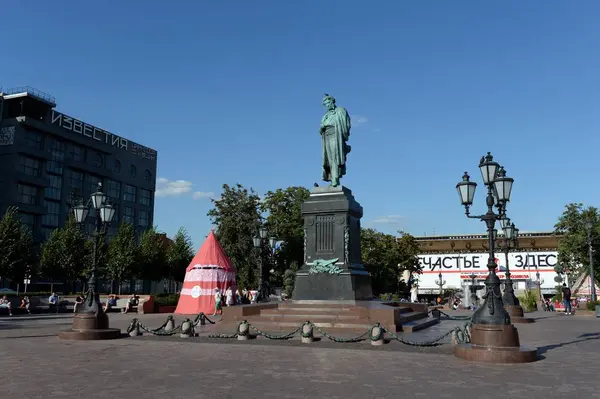 Monument au grand poète russe Alexandre Pouchkine à Moscou — Photo