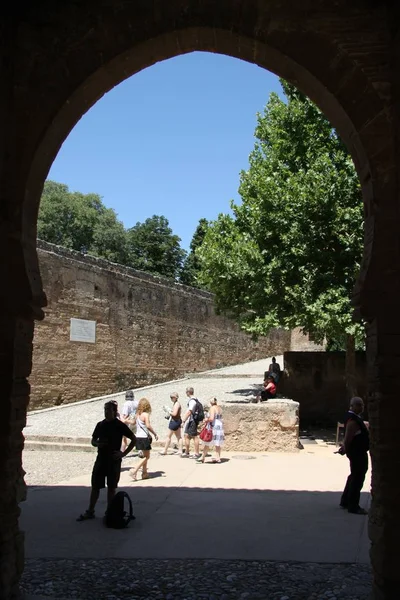 Granada Spagna Luglio 2011 Turisti Nella Fortezza Alcazaba Alhambra Granada — Foto Stock