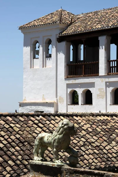 Vista del palacio de la Alhambra en Granada, Andalucía España — Foto de Stock