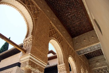 Granada, İspanya - 16 Temmuz 2011: içinde mimari ve Granada'da Alhambra Park kompleksi