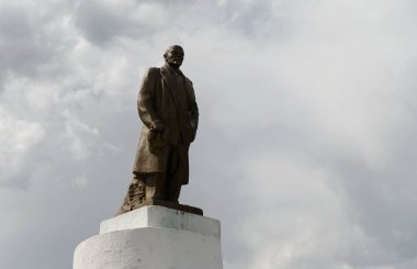 Altay Cumhuriyeti, Rusya Federasyonu - Haziran 8, 2018:Monument köy Inya Altay Cumhuriyeti Vladimir Lenin için
