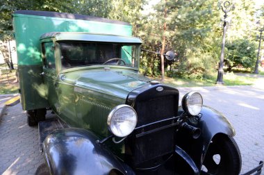  Moskova, Rusya - 10 Ağustos 2018: Strastnoy Bulvarı Moskova eski araba ekmek