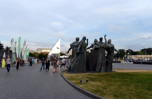 Moscou Russie Juin 2018 Composition Sculpturale Paix Terre Entrée Parc — Photo