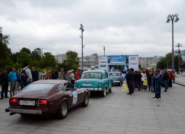  Moskova, Rusya - 25 Haziran 2017: başında Moskova'da ralli vintage arabalar