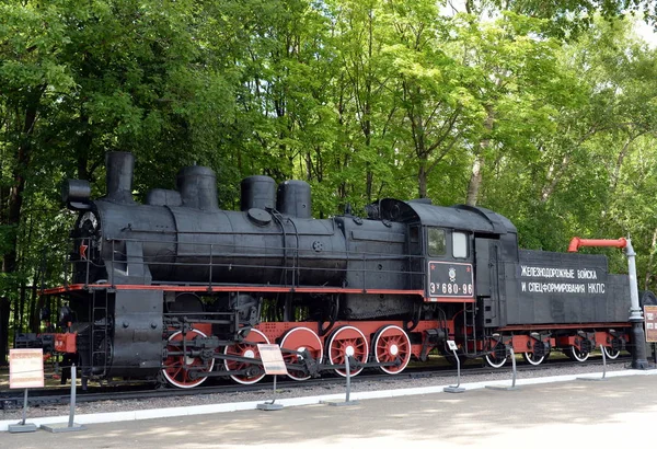 EU-680 96 locomotive à vapeur dans le musée de l'équipement militaire sur la colline Poklonnaya à Moscou — Photo