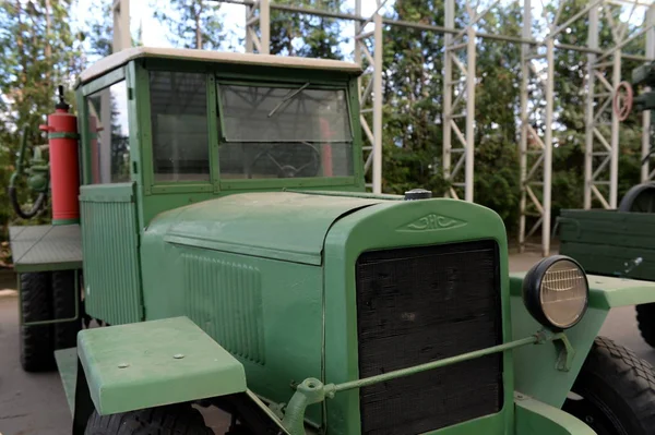 Petroleiro BZ-43 com base no chassi do caminhão ZIS-5V no Museu de equipamentos militares em Moscou — Fotografia de Stock