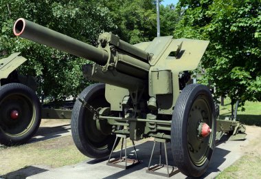  122-mm obüs örnek M-30 örnek 1938 Müzesi'nde Poklonnaya Hill Moskova'da askeri teçhizat