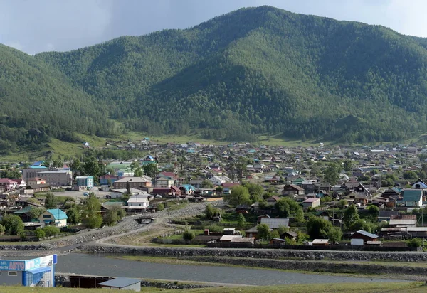 Pueblo Onguday en las montañas Altai, Siberia, Rusia —  Fotos de Stock