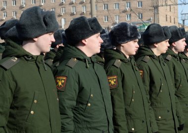  Moskova'da Kazan istasyonunda Semenov alayı askerleri